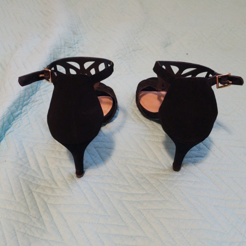 Shoes - Picture 3 of 4